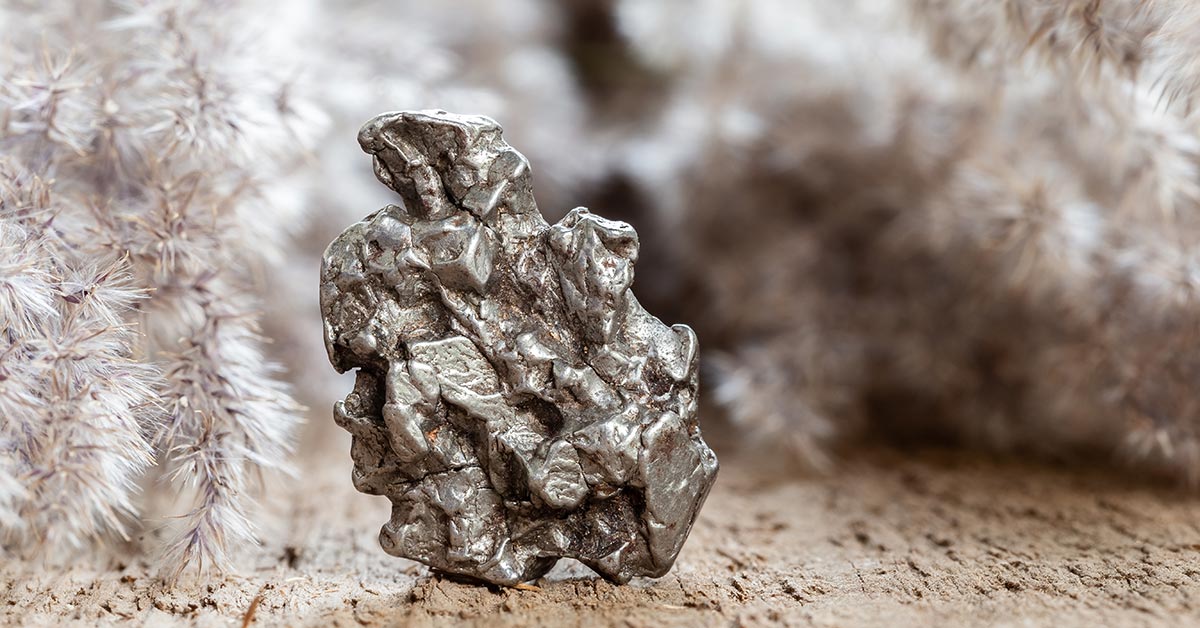 Nikiel jako pierwiastek – metal, właściwości i zastosowanie