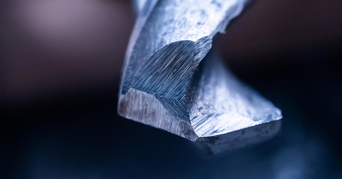 Platyna w katalizatorze samochodowym – rola metalu, odzysk i recykling